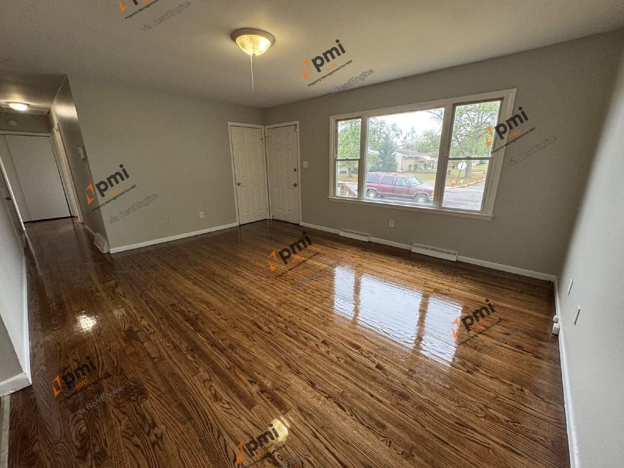 691 Allen St - Photo 4 of 18