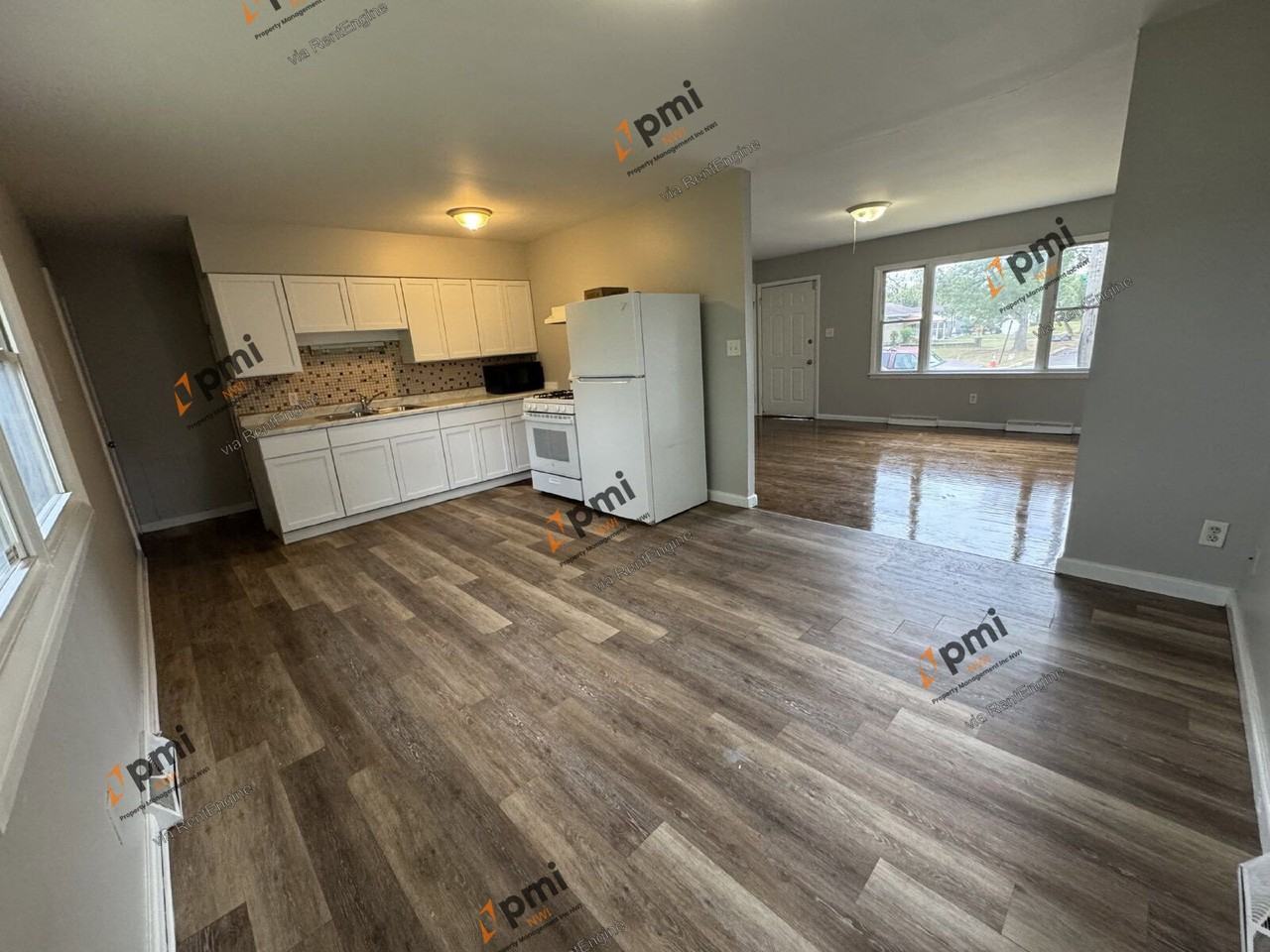 691 Allen St - Photo 7 of 18