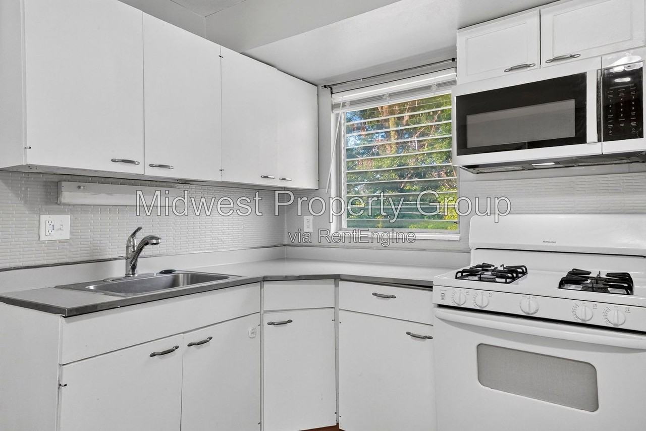 727 Shepley Dr - Photo 3 of 27