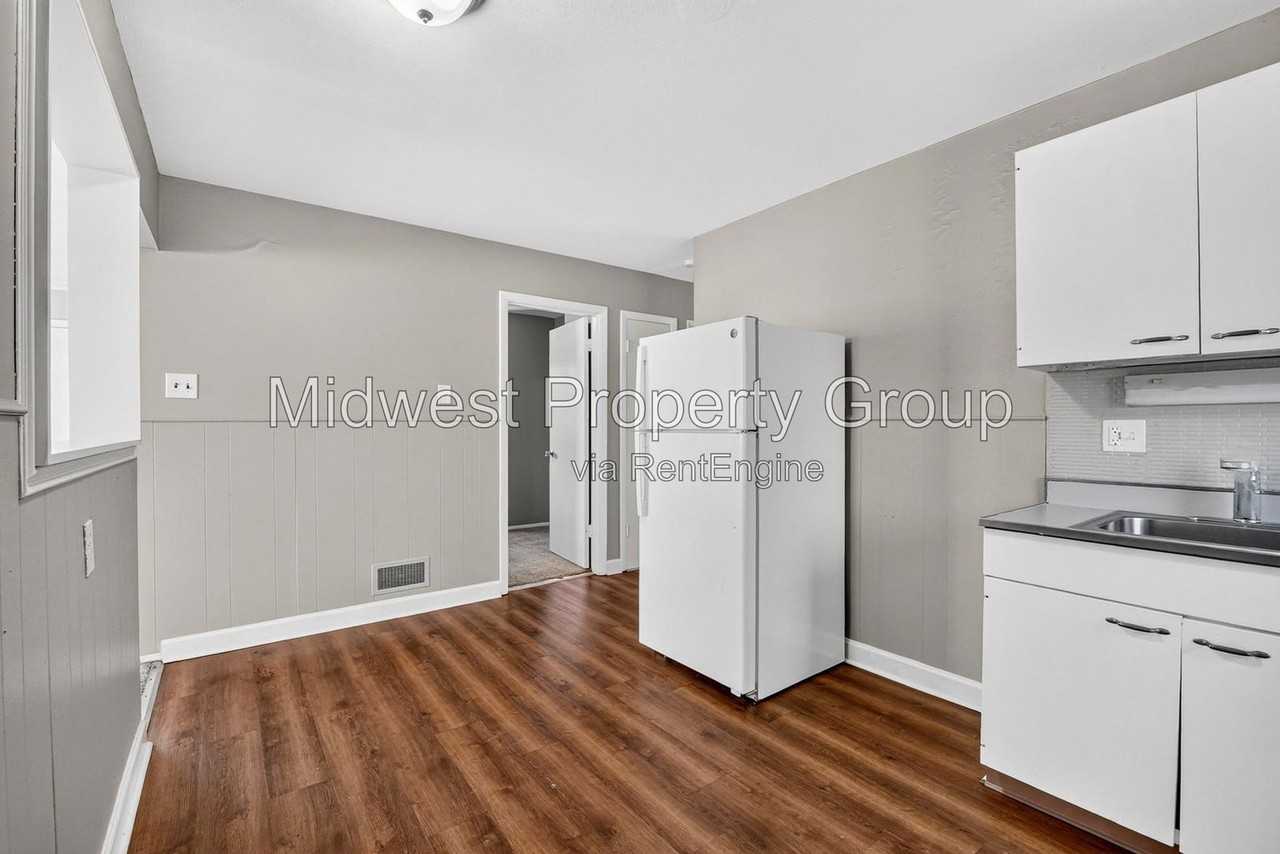 727 Shepley Dr - Photo 4 of 27
