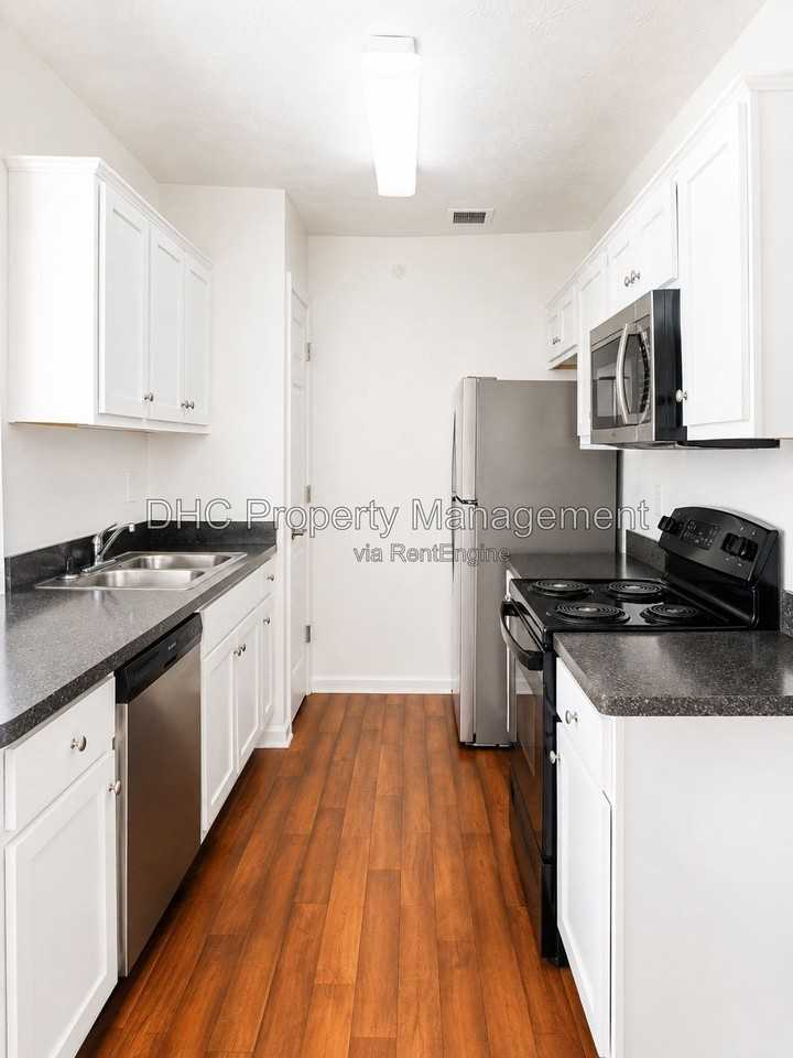 5000 Armour Rd #2H - Photo 6 of 10