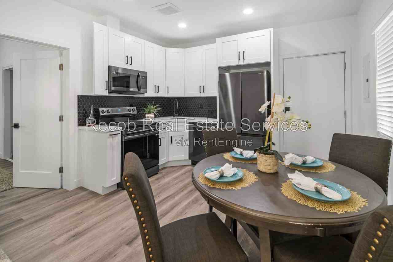 4988 Genesee Ave #4982 - Photo 3 of 17