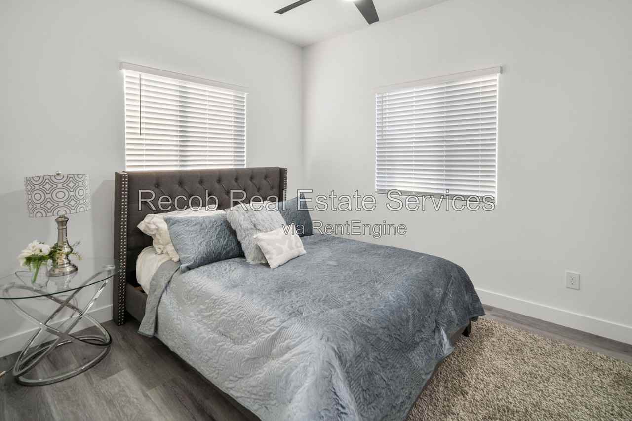 4988 Genesee Ave #4982 - Photo 7 of 17