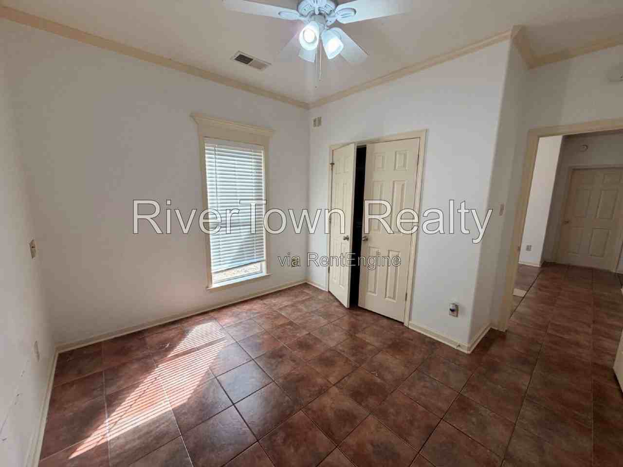 657 Gookin Pl - Photo 4 of 8