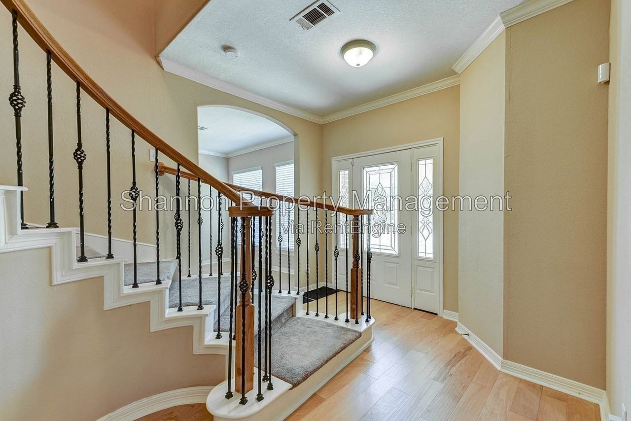 2919 Crest Park Dr - Photo 3 of 24
