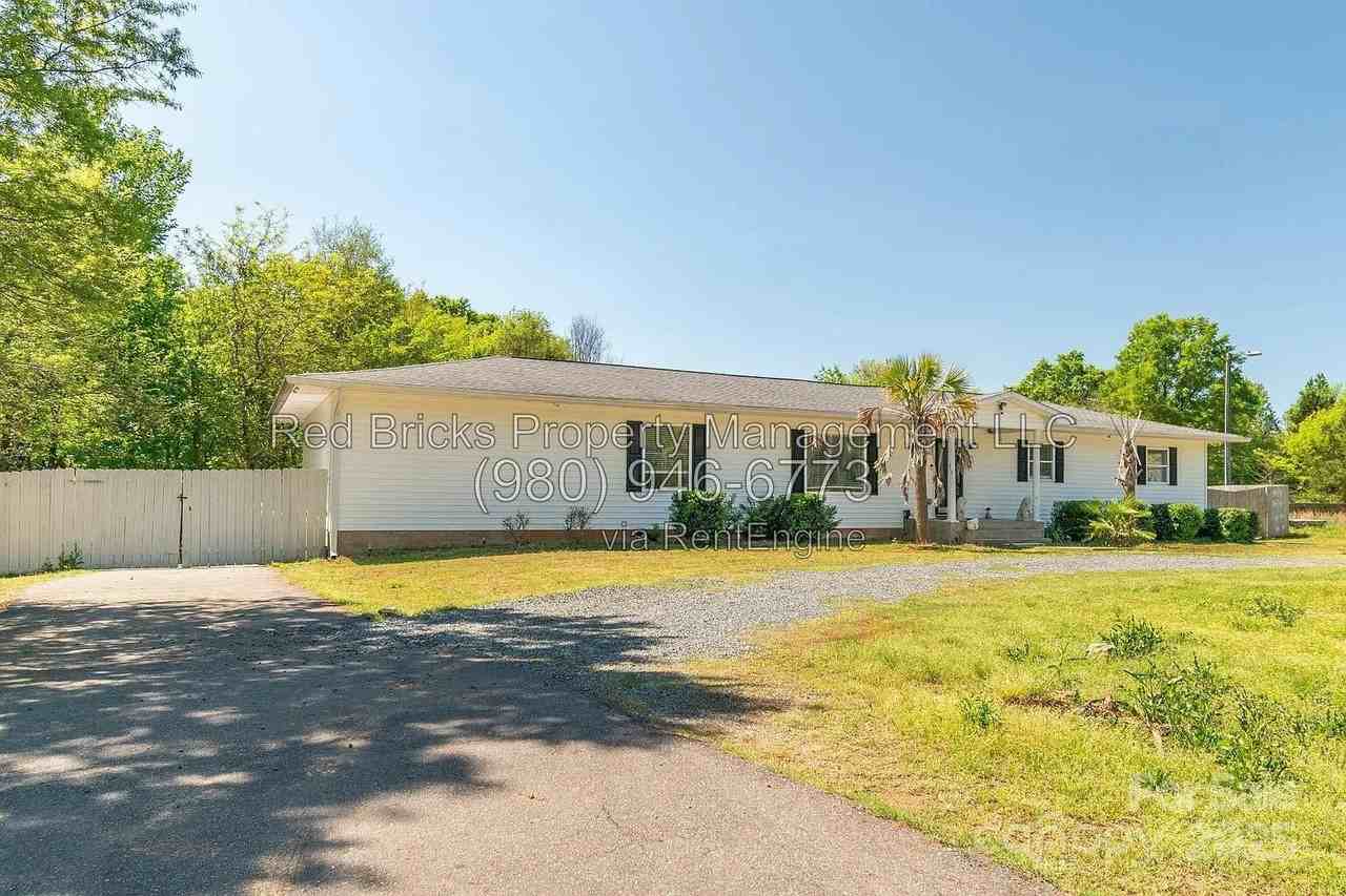12842 Plaza Road Ext - Photo 4 of 38
