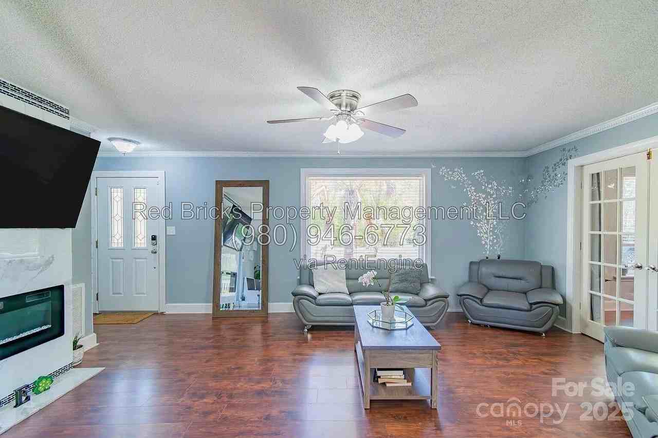 12842 Plaza Road Ext - Photo 5 of 38