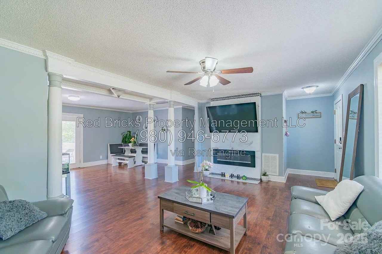 12842 Plaza Road Ext - Photo 6 of 38