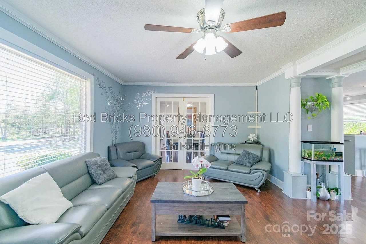 12842 Plaza Road Ext - Photo 7 of 38