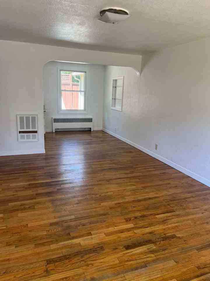 130 Sw Canyon Dr #1 - Photo 2 of 7