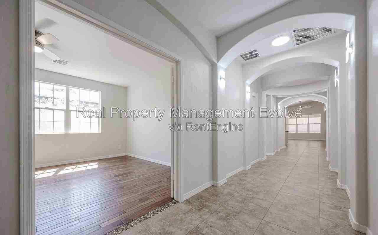 20768 W Hamilton St - Photo 2 of 28