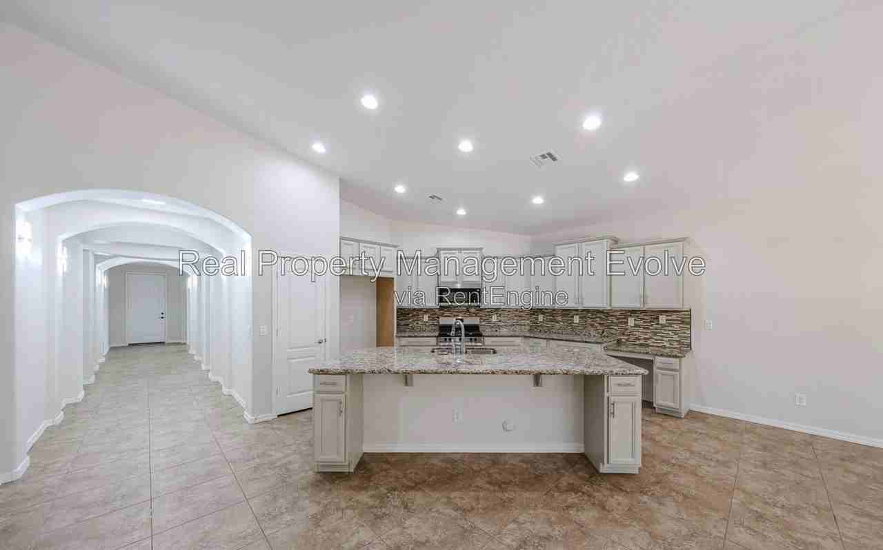 20768 W Hamilton St - Photo 3 of 28