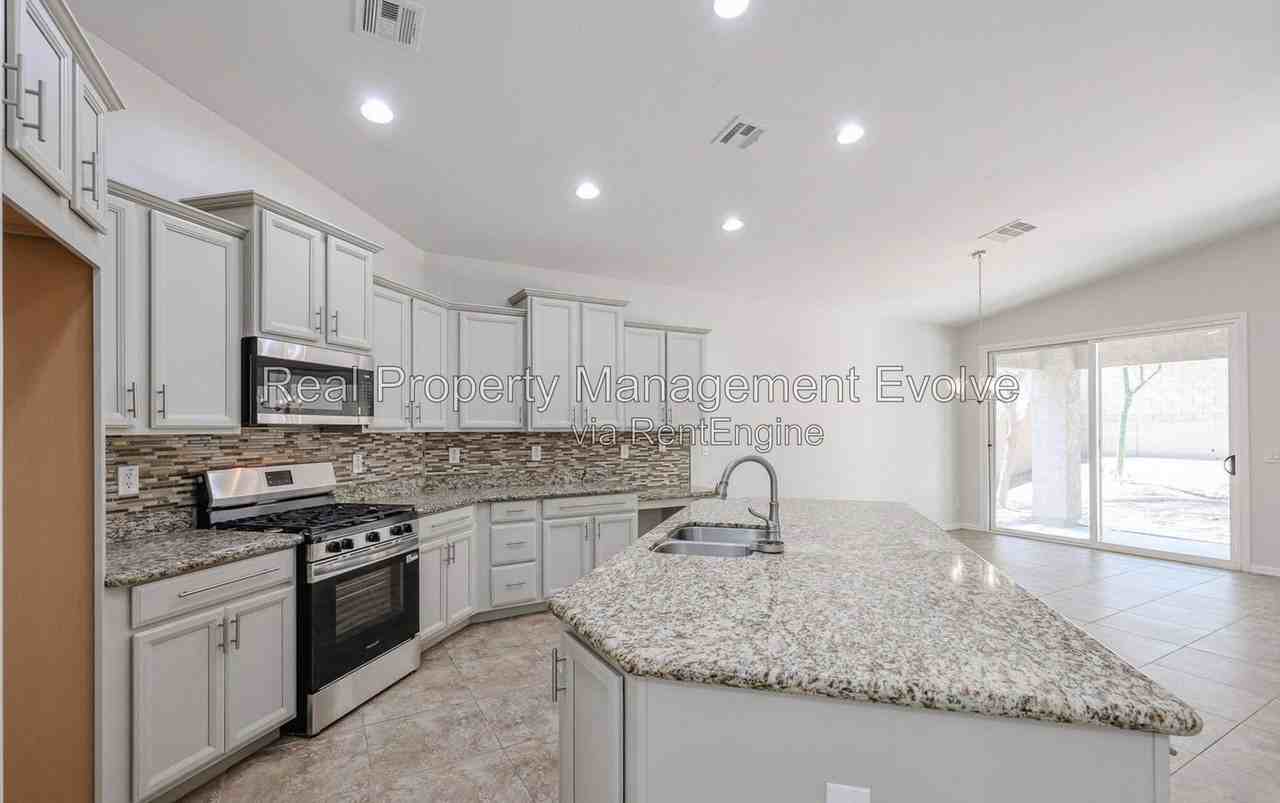 20768 W Hamilton St - Photo 5 of 28