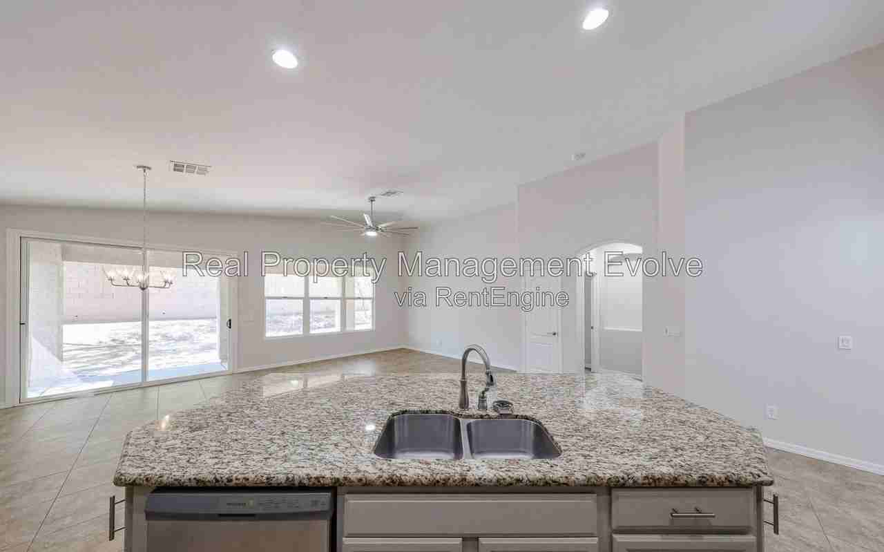 20768 W Hamilton St - Photo 6 of 28
