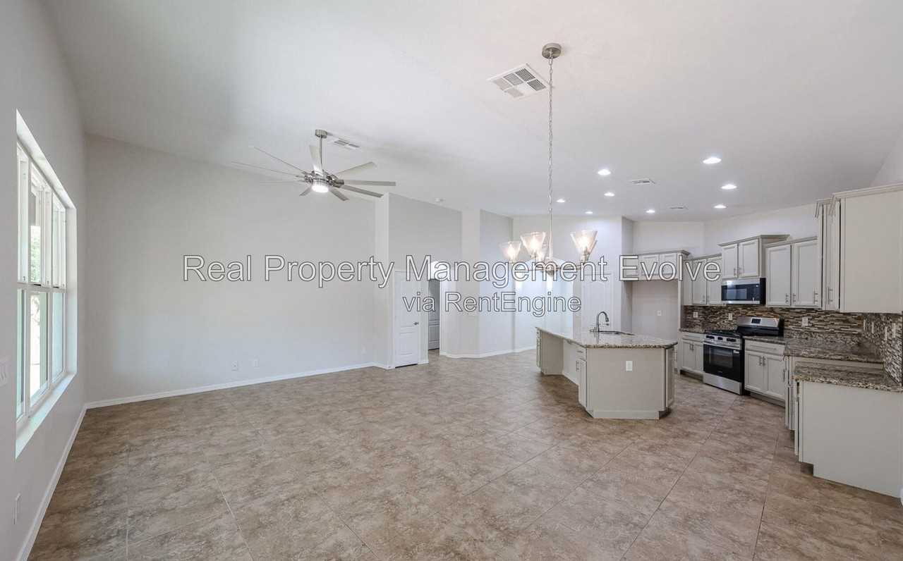 20768 W Hamilton St - Photo 7 of 28