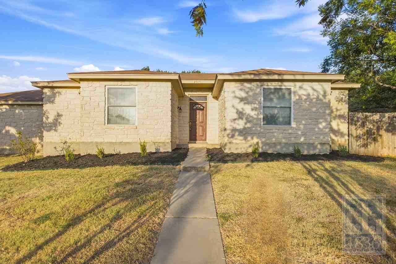 2305 Stratford Dr