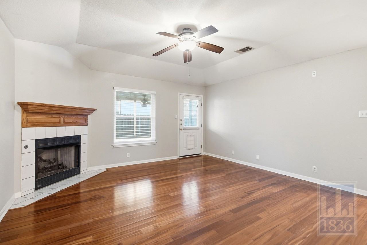 2305 Stratford Dr - Photo 3 of 50