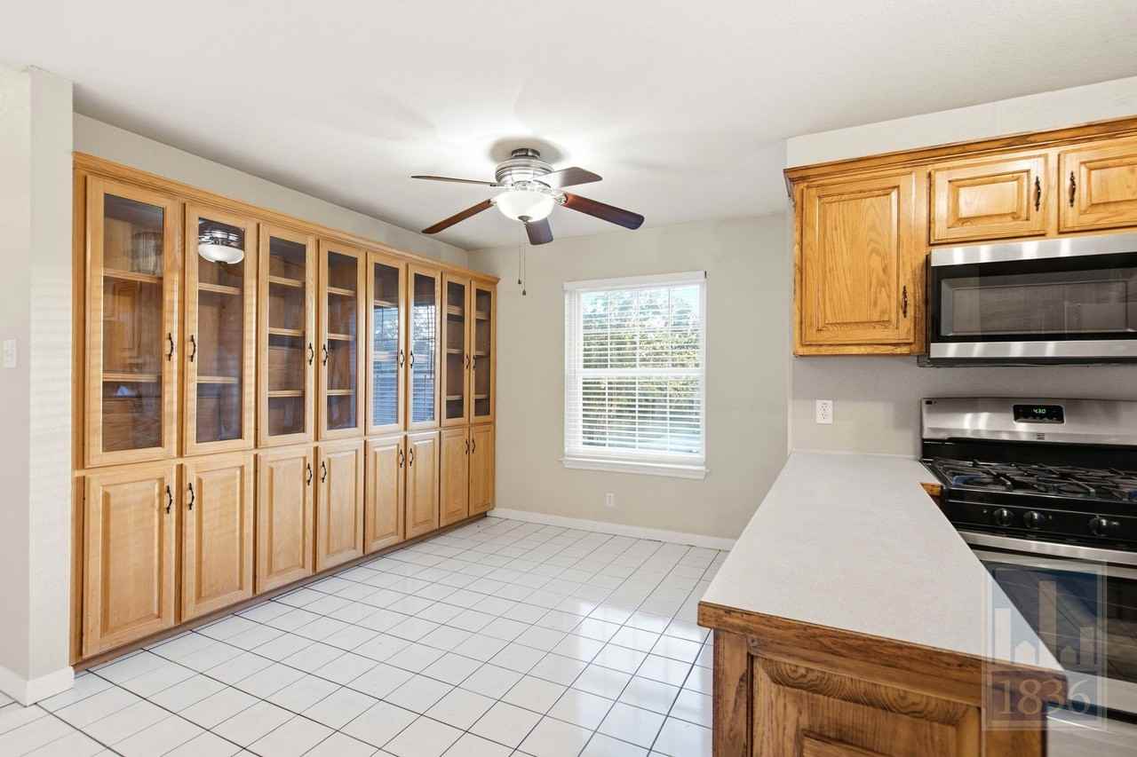 2305 Stratford Dr - Photo 5 of 50