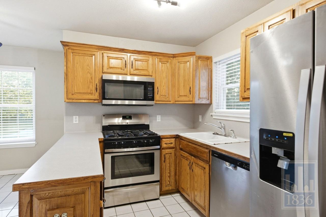 2305 Stratford Dr - Photo 7 of 50