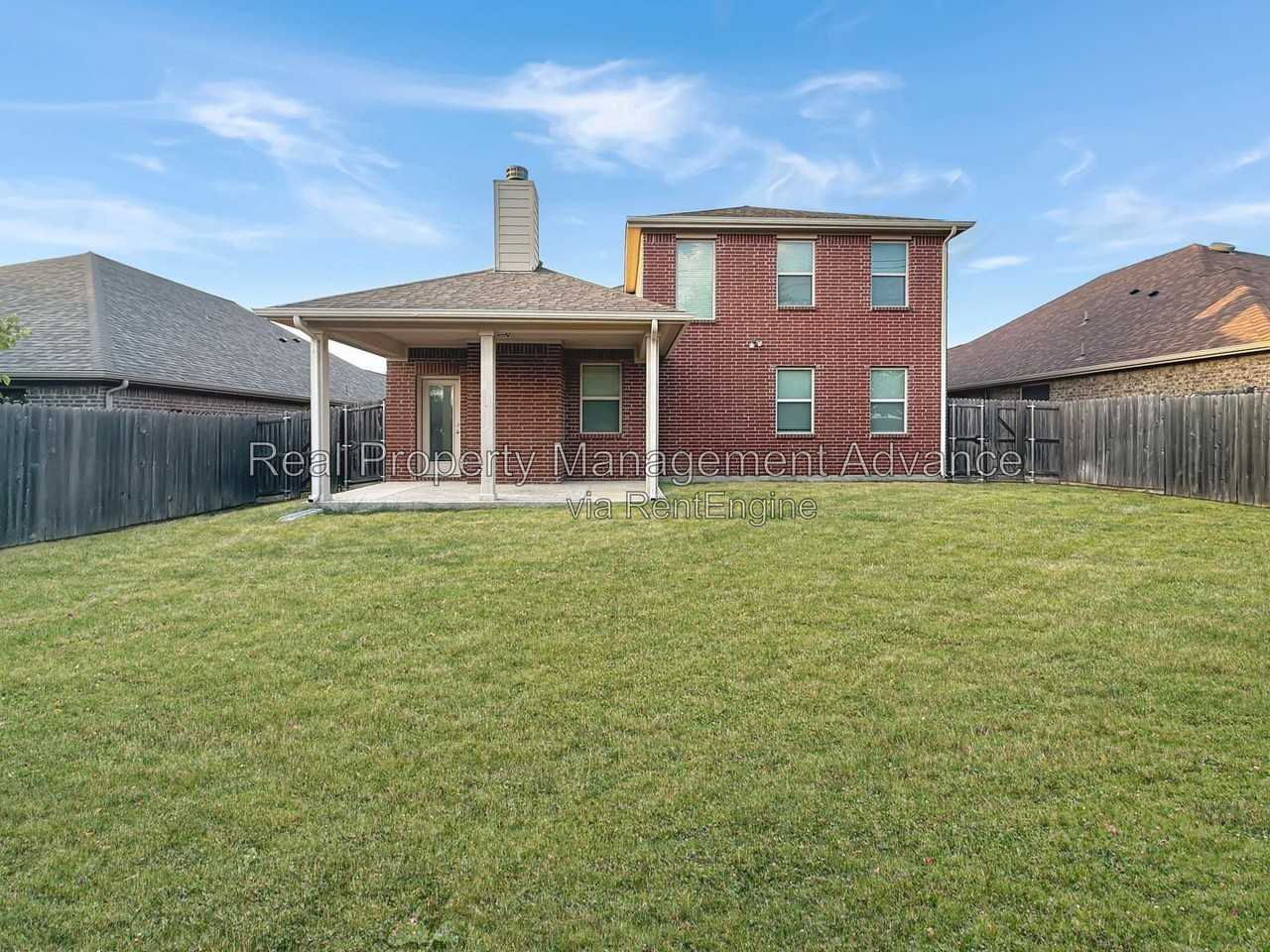 1290 Lasso Dr - Photo 2 of 21