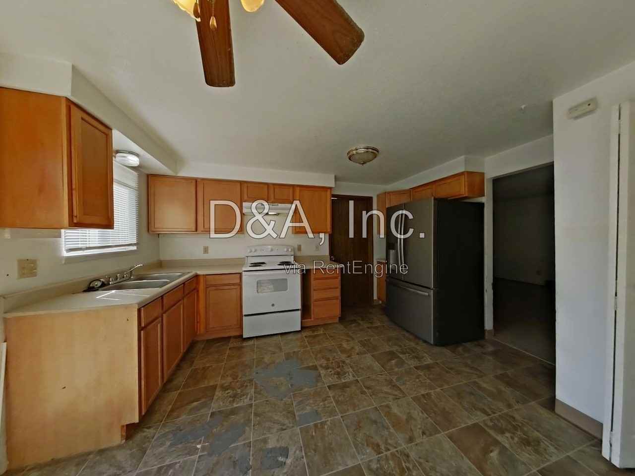 1690 Del Rio Ave Se - Photo 5 of 14