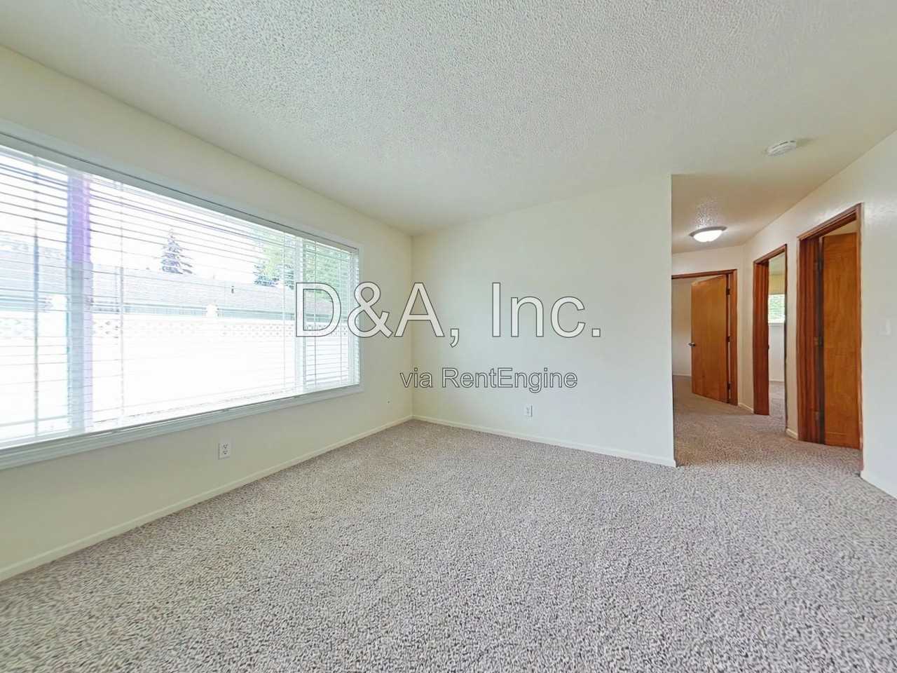 2406 Se Ryan St - Photo 2 of 14