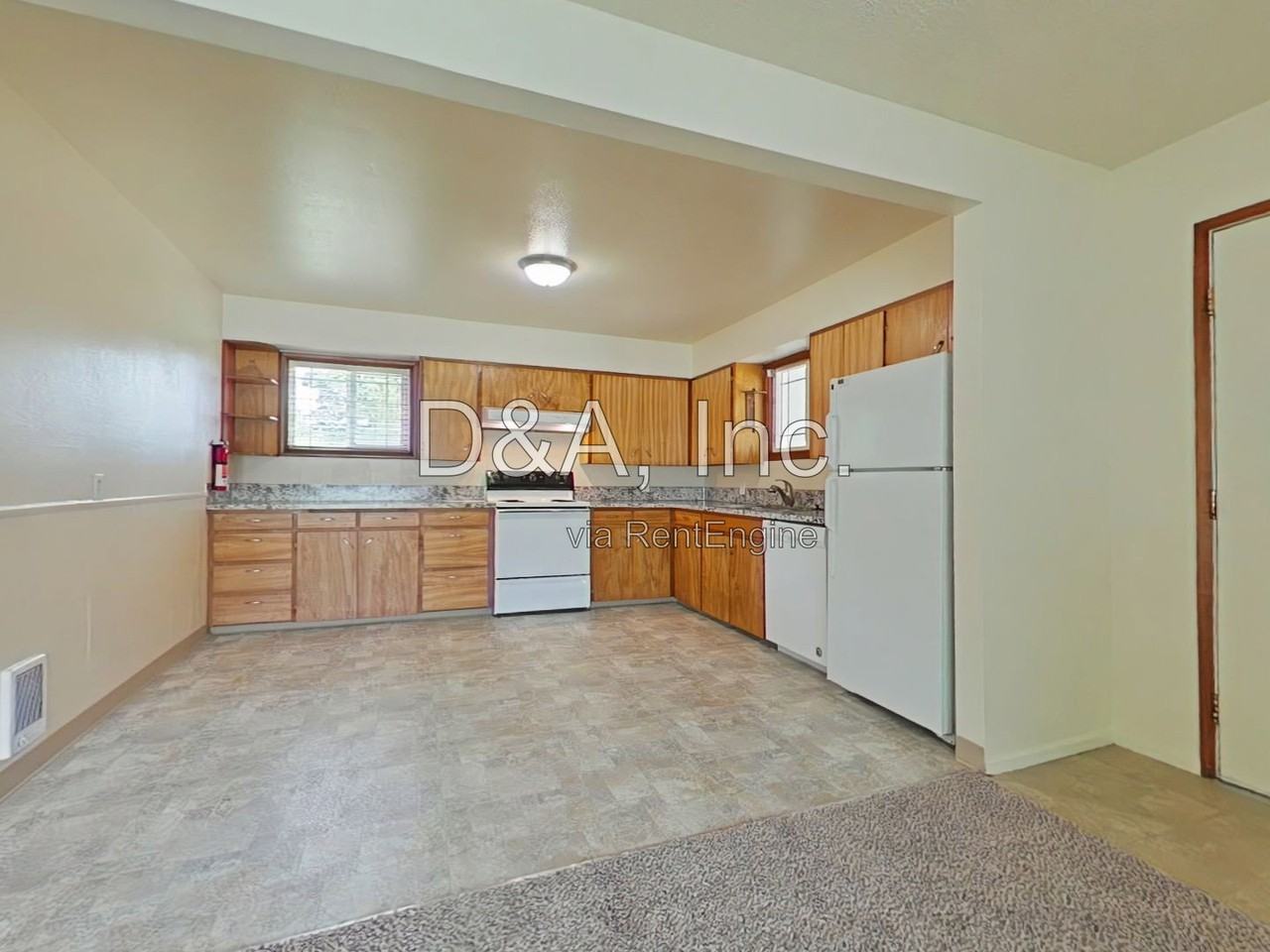 2406 Se Ryan St - Photo 3 of 14