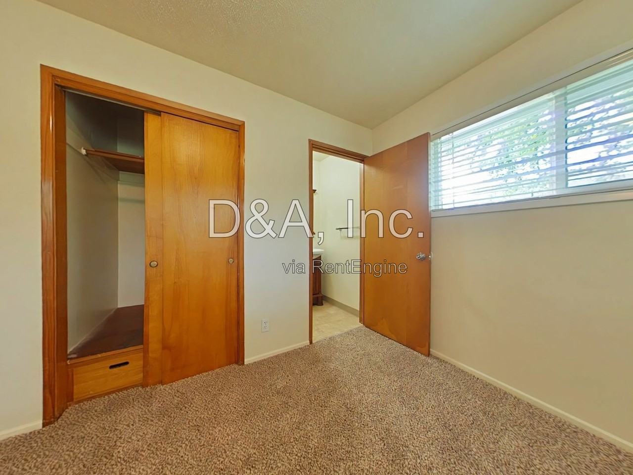 2406 Se Ryan St - Photo 5 of 14