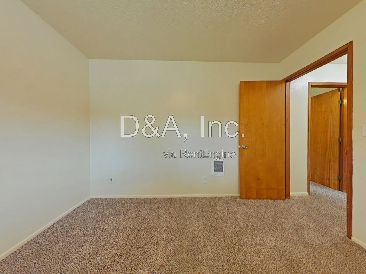 2406 Se Ryan St - Photo 6 of 14