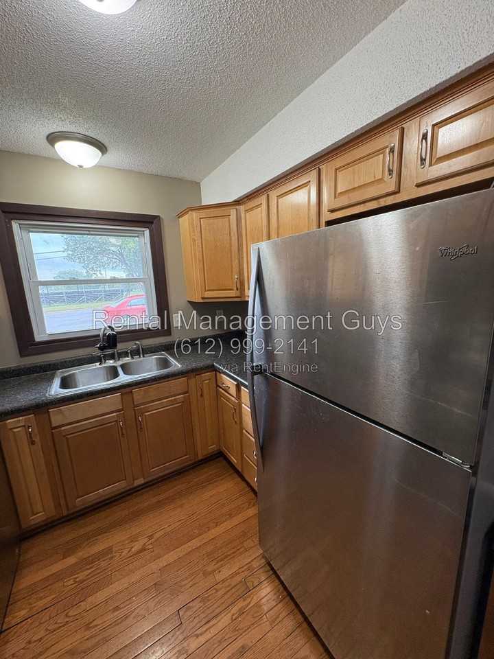 721 Humboldt Ave - Photo 2 of 21