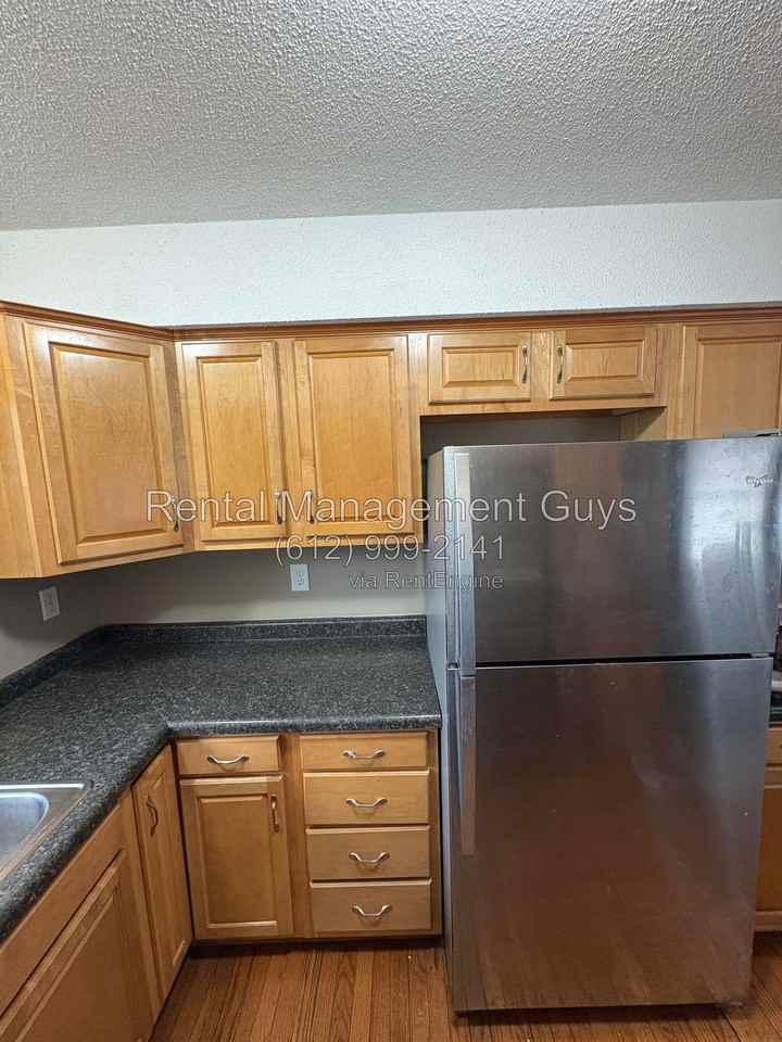 721 Humboldt Ave - Photo 3 of 21