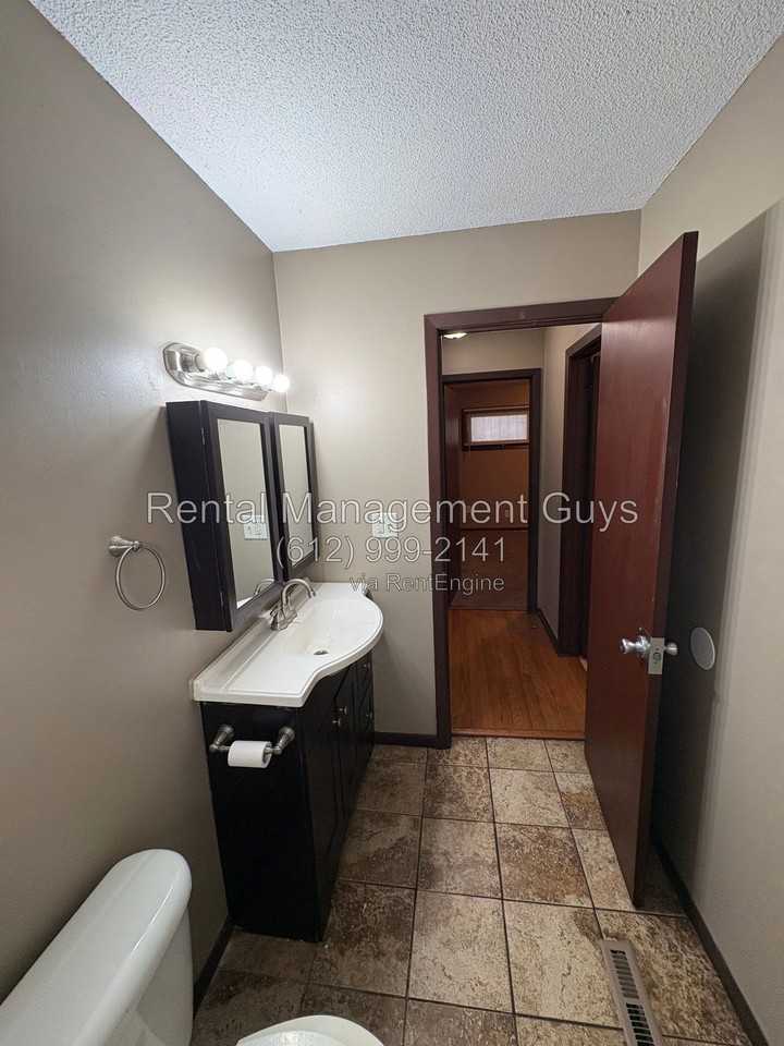 721 Humboldt Ave - Photo 4 of 21