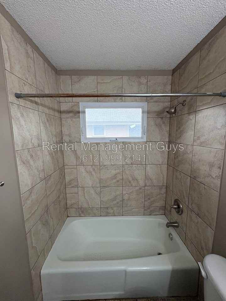 721 Humboldt Ave - Photo 5 of 21
