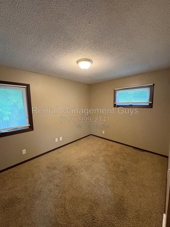 721 Humboldt Ave - Photo 6 of 21