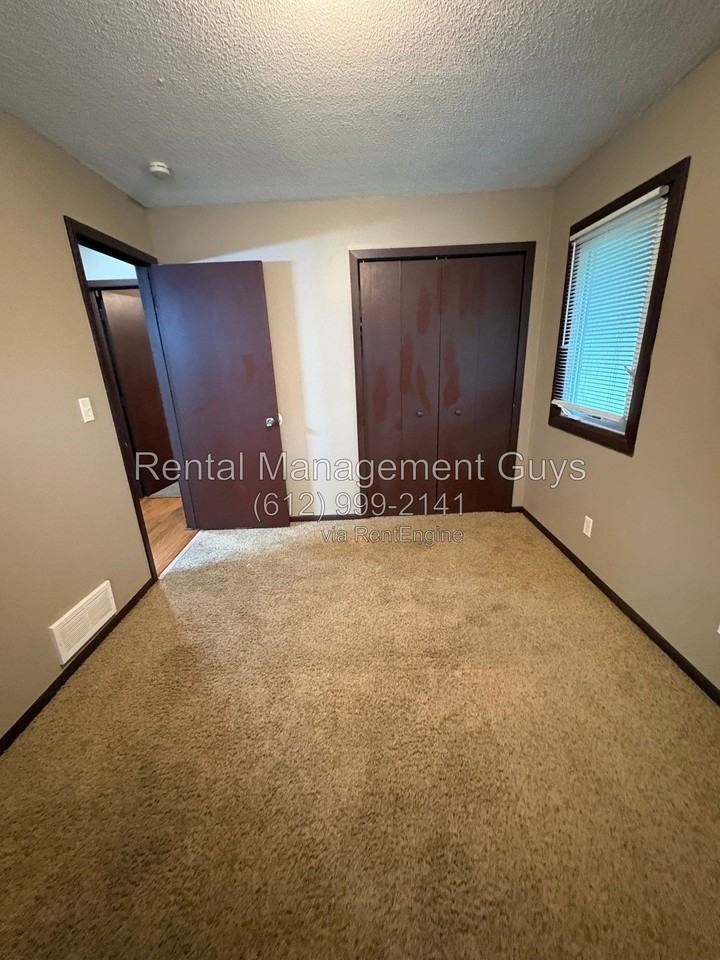 721 Humboldt Ave - Photo 7 of 21