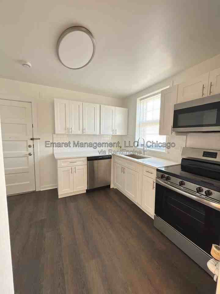 5240 N Campbell Ave Apt 1b - Photo 3 of 12