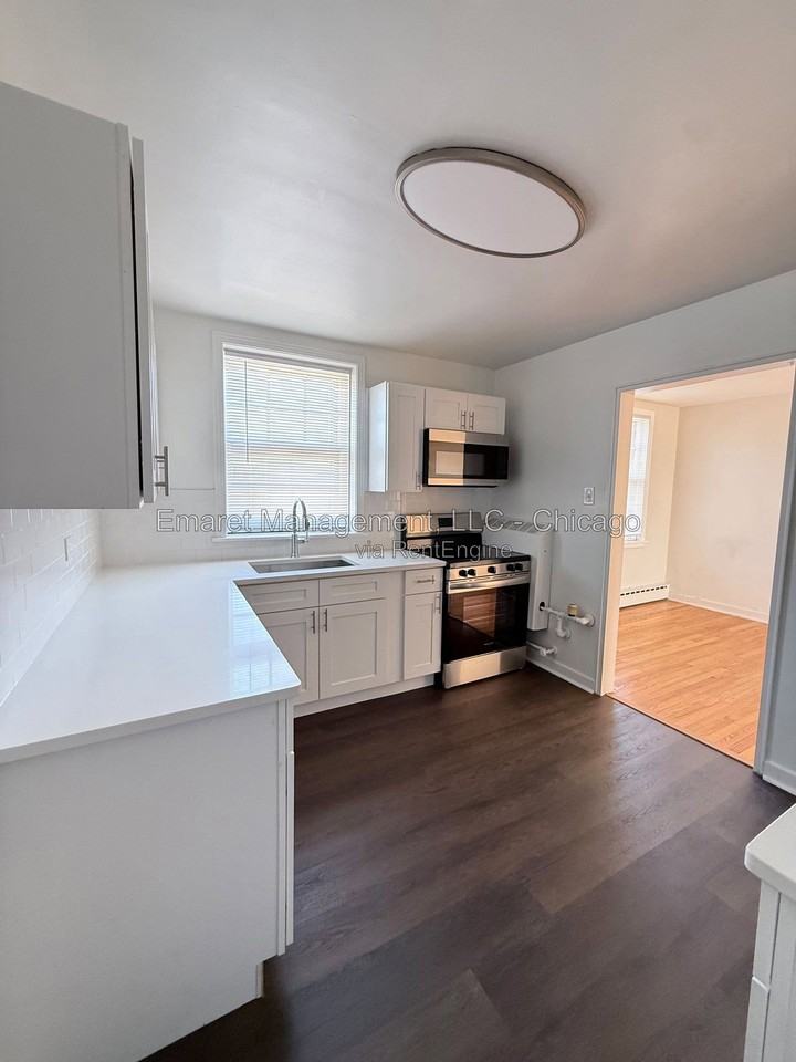 5240 N Campbell Ave Apt 1b - Photo 4 of 12