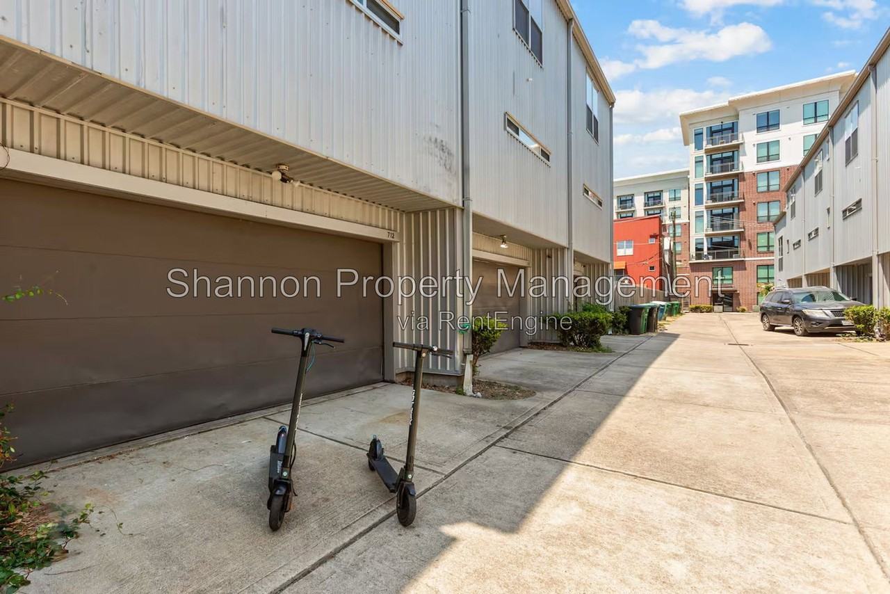 712 Ruthven St - Photo 4 of 38