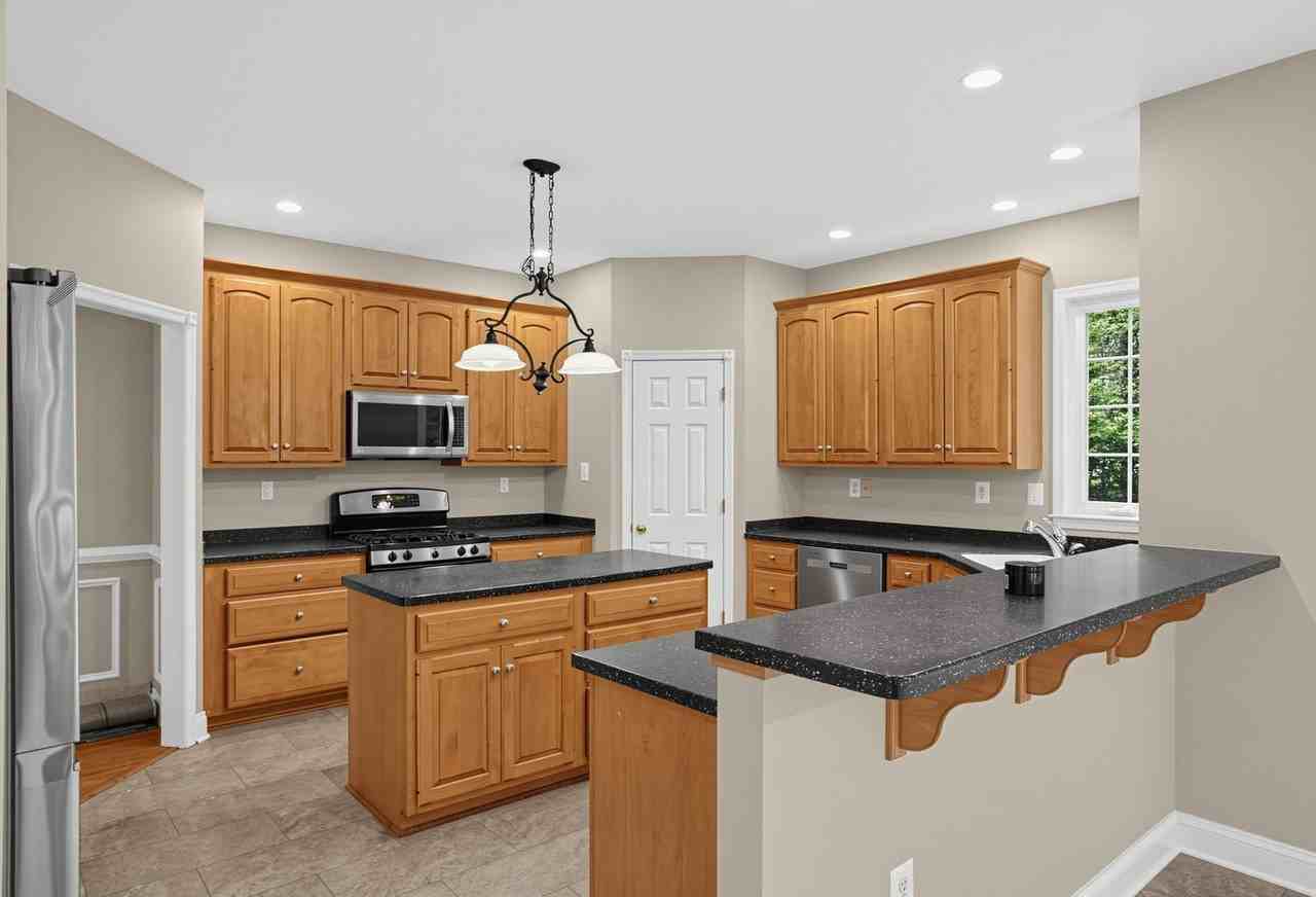 7455 Sandy Bottom Ct - Photo 3 of 17
