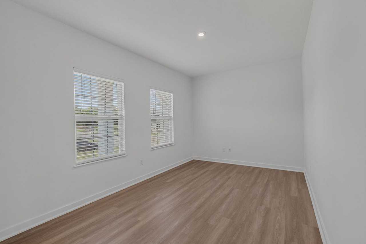 144 Hanford Ln - Photo 7 of 40