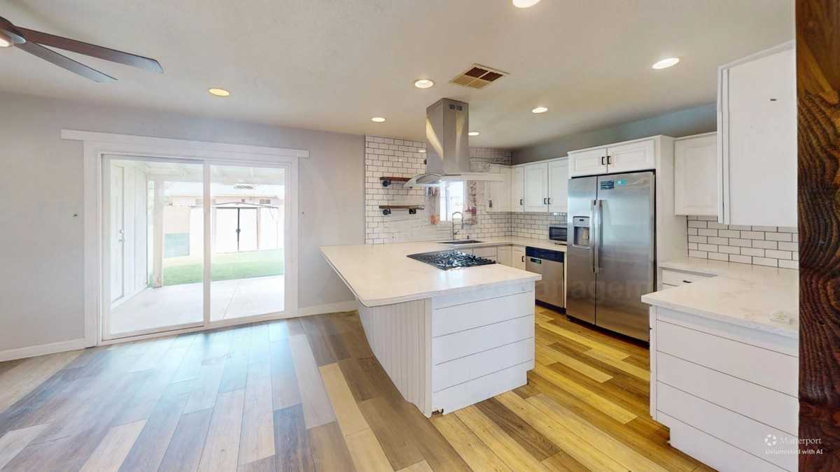 932 W Parkway Blvd - Photo 4 of 21