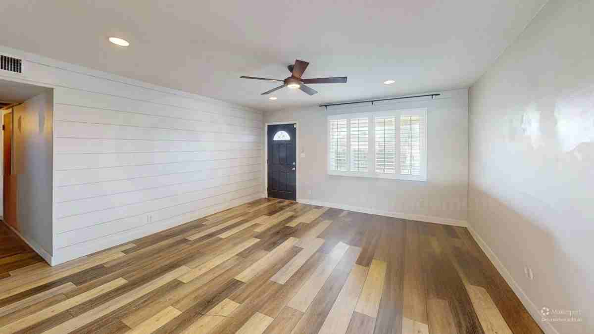 932 W Parkway Blvd - Photo 6 of 21