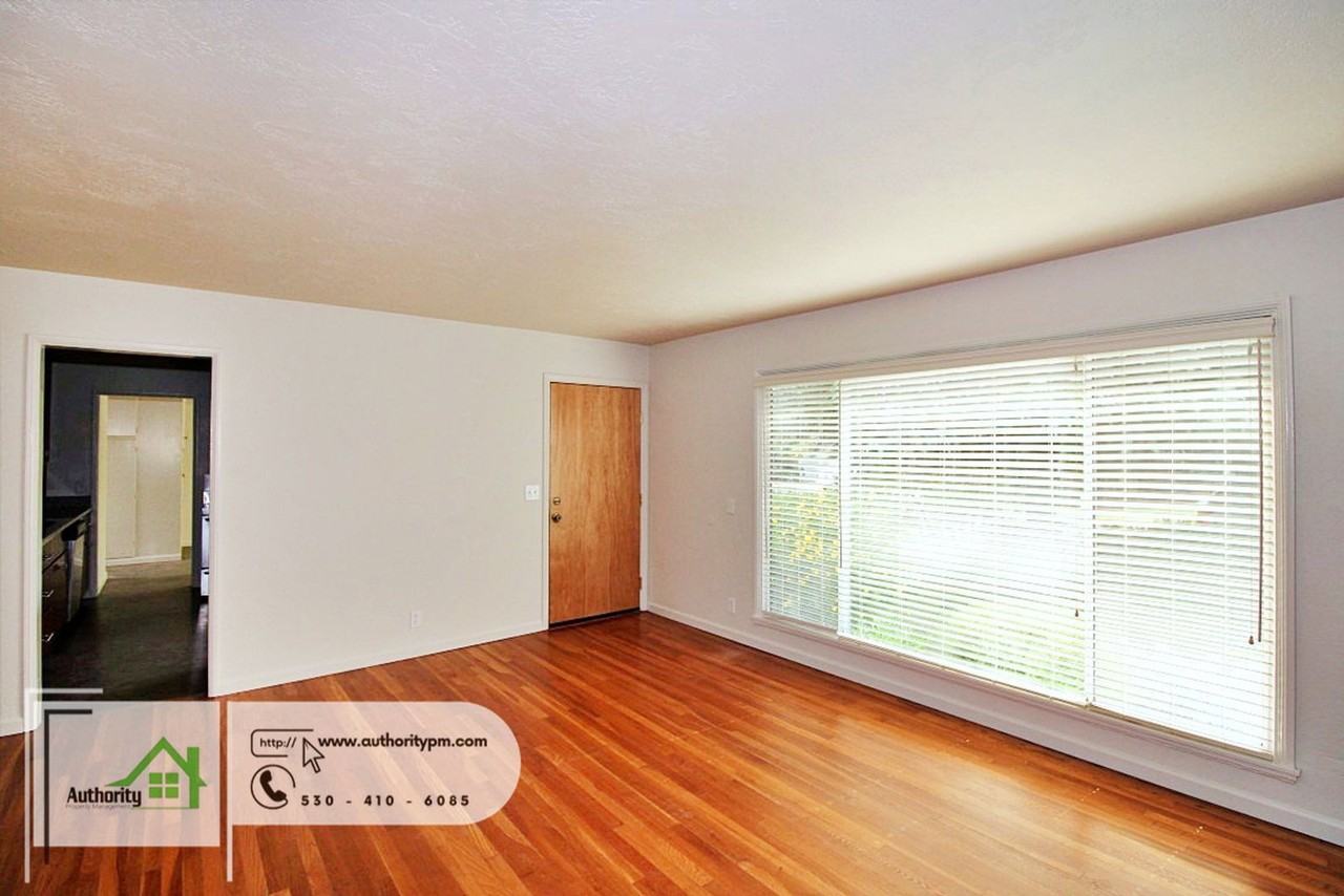 2350 Bonnie Dr - Photo 3 of 26