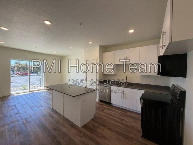 1652 N Main St #104