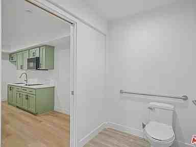 3221 W 71st St #1 - Photo 4 of 31