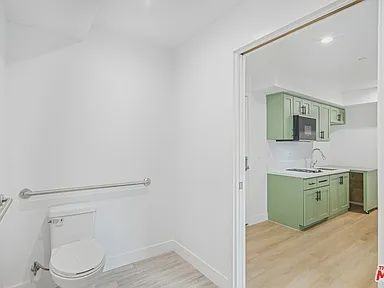 3221 W 71st St #1 - Photo 5 of 31