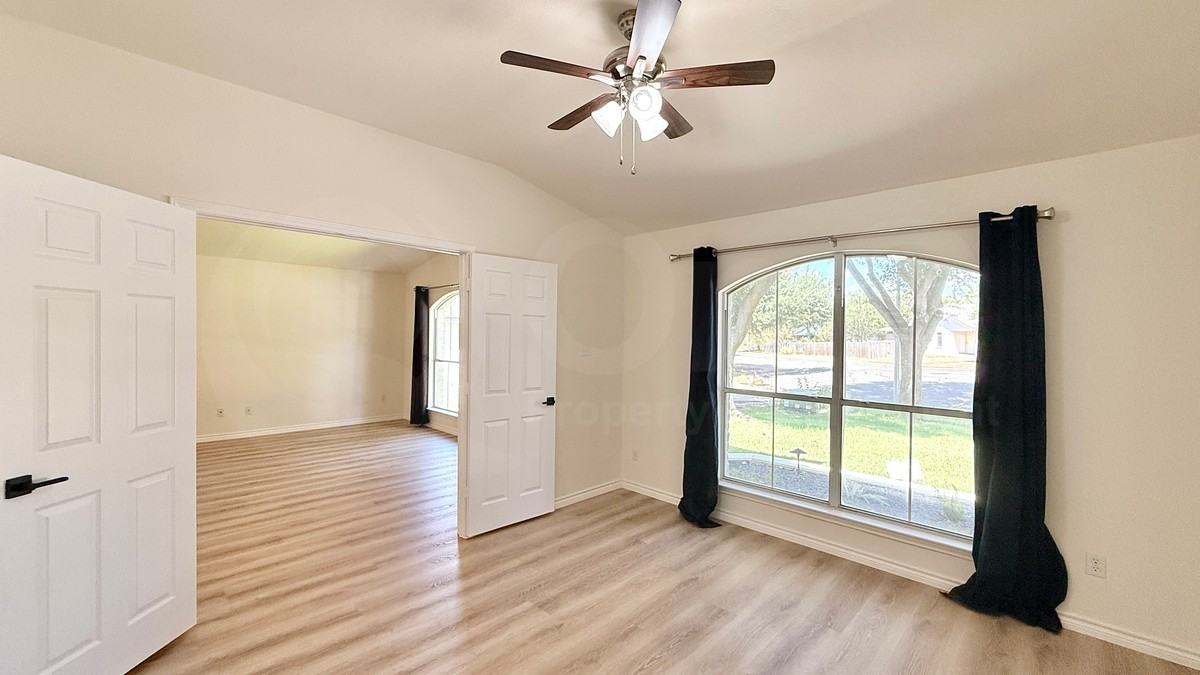2336 Vernell Way - Photo 6 of 27