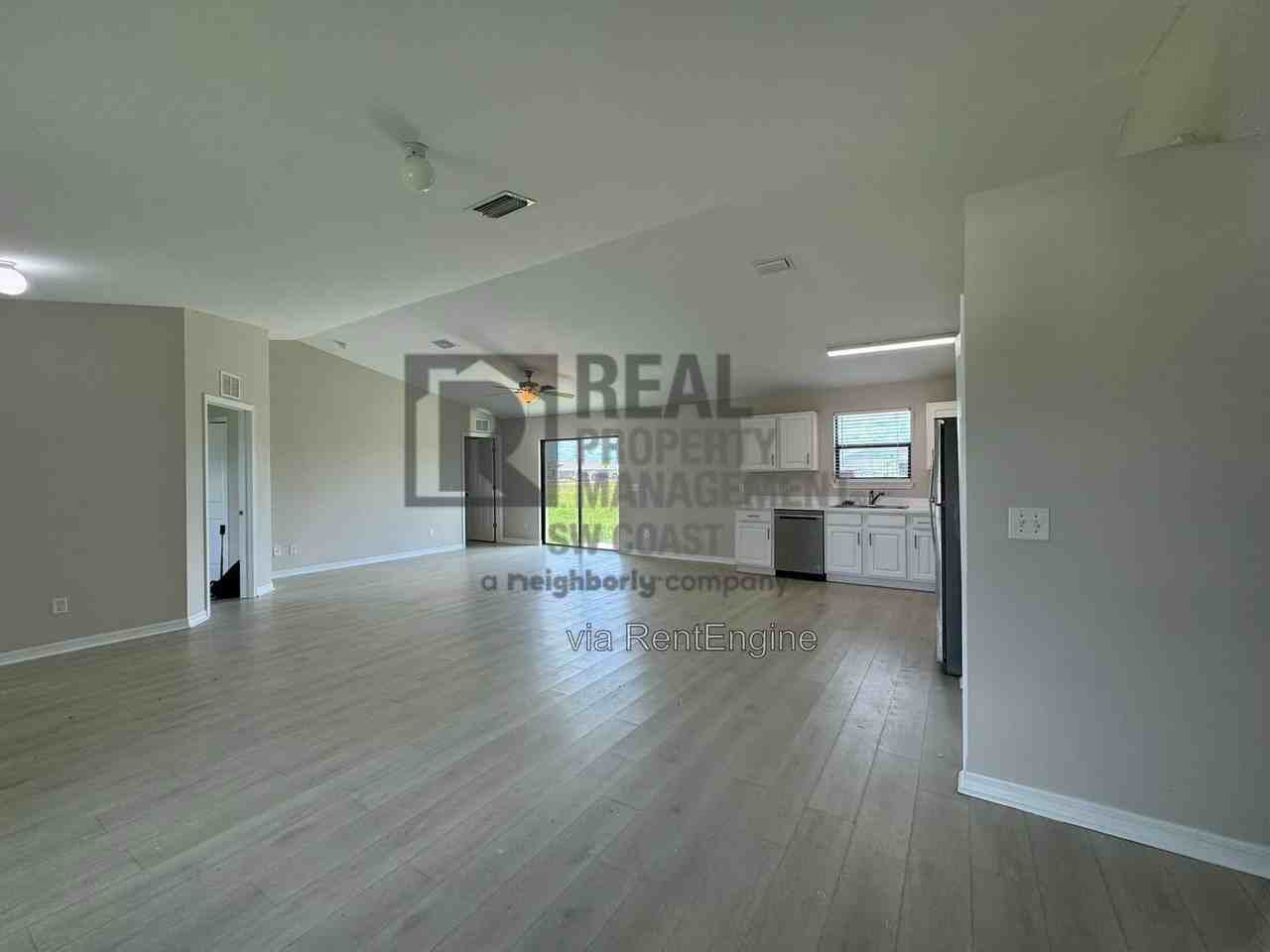 216 Pennfield St - Photo 3 of 16