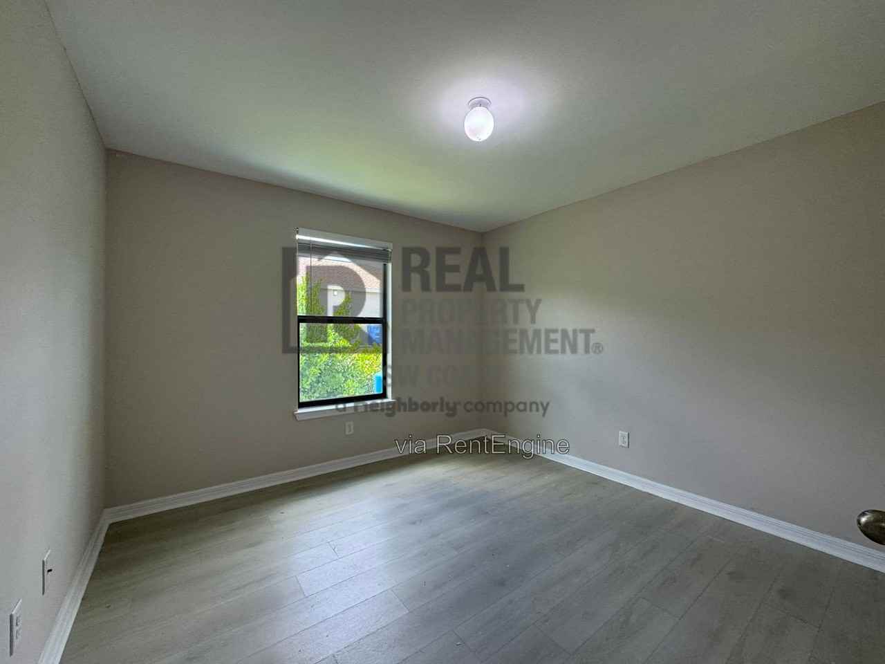 216 Pennfield St - Photo 5 of 16