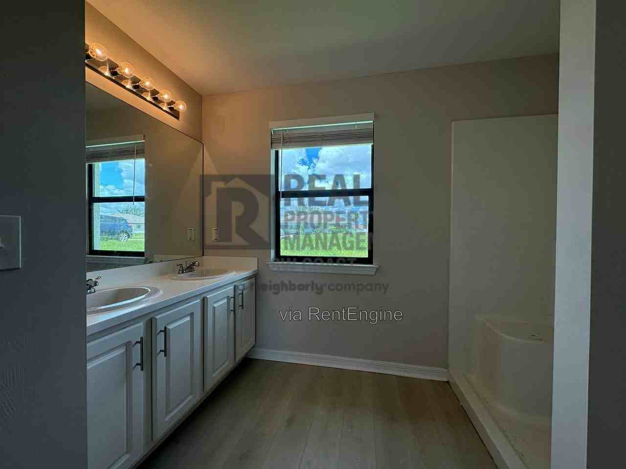 216 Pennfield St - Photo 6 of 16